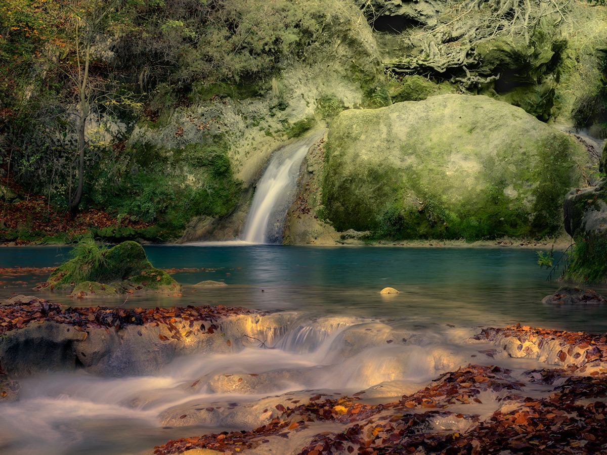 Otoño en el Río Esmeralda Clave Visual